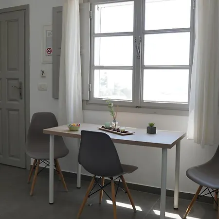 Vivian's * Megalochori (Santorini)