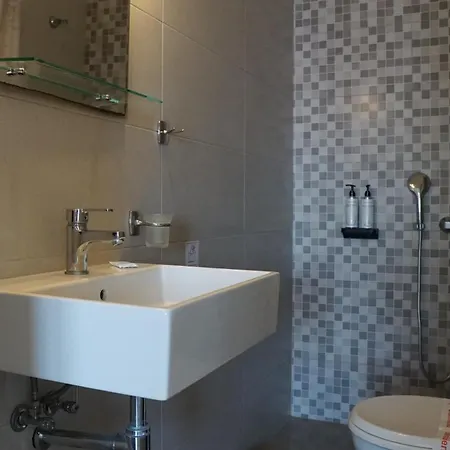 Vivian's Apartamento Megalokori